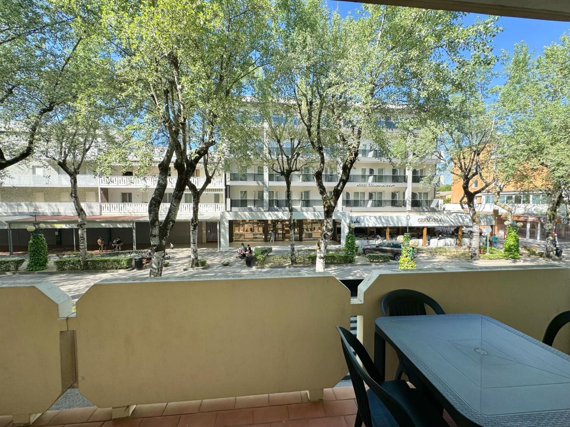 Condominio Bussola Bibione Exteriör bild